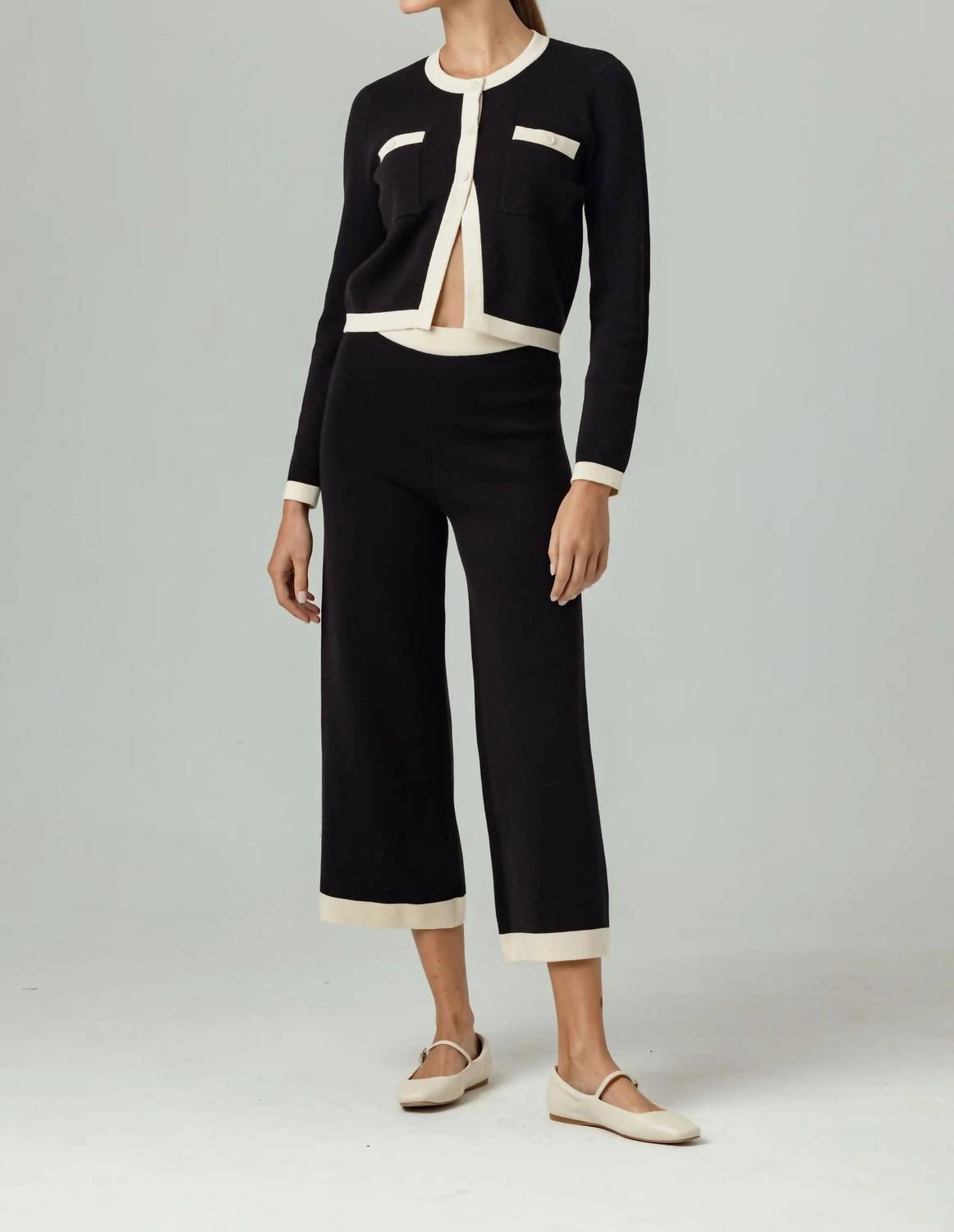 Amora Buttons Down Cardigan In Black