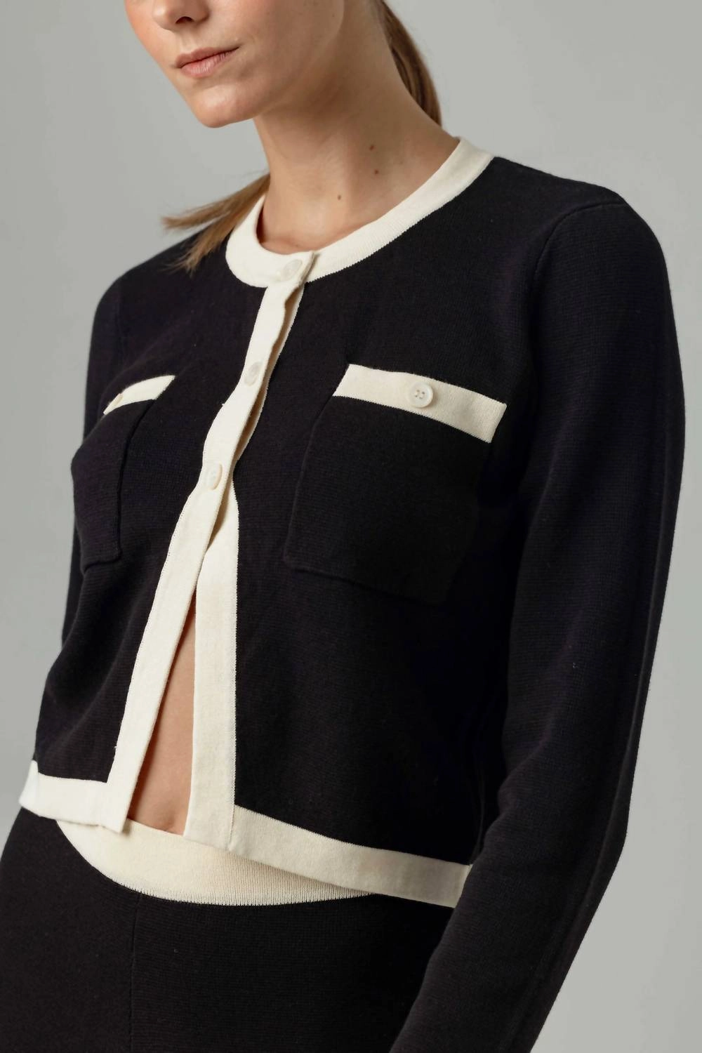 Amora Buttons Down Cardigan In Black