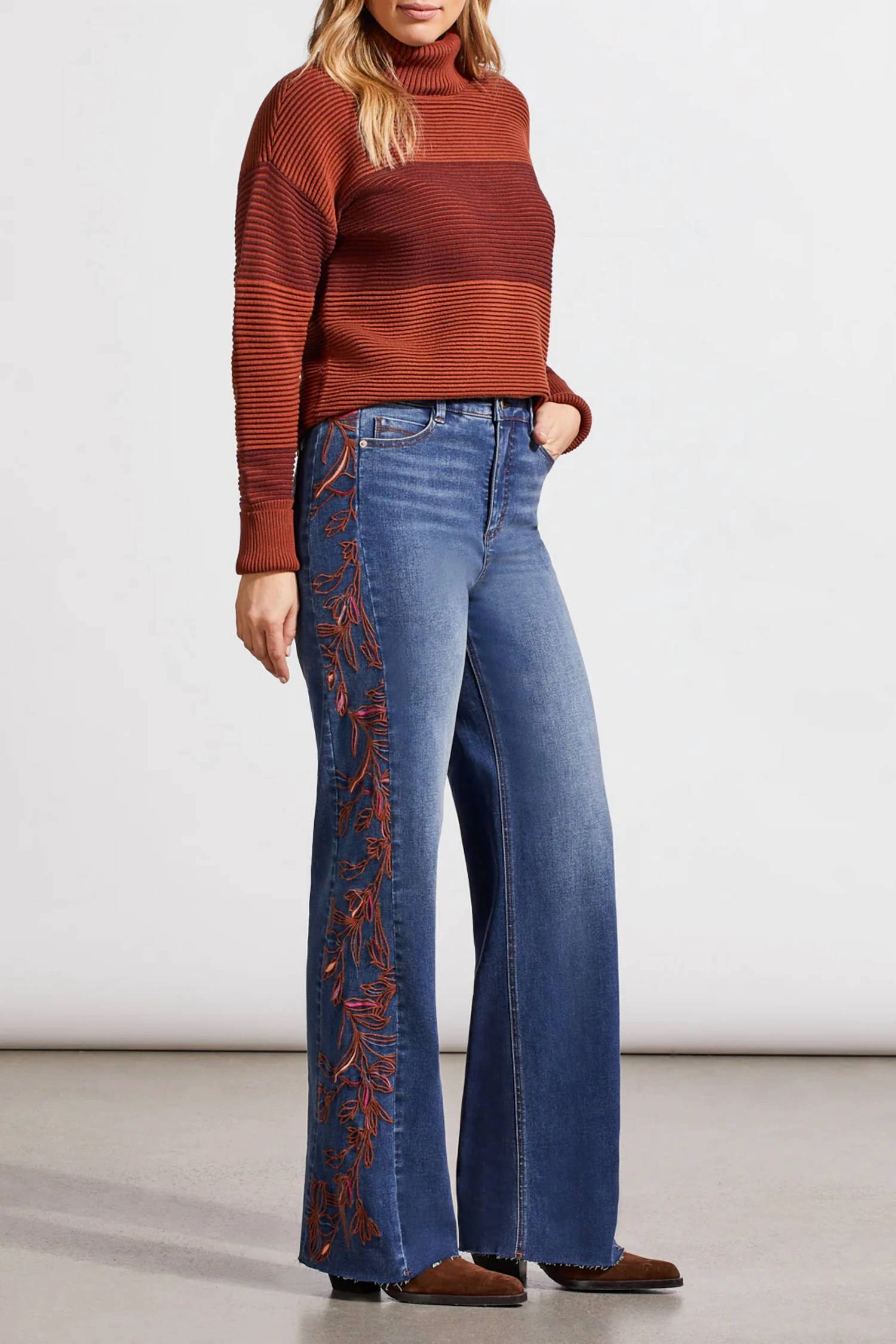 Brooke Hugging Jean With Side Emblishment In Medium Wash Denim