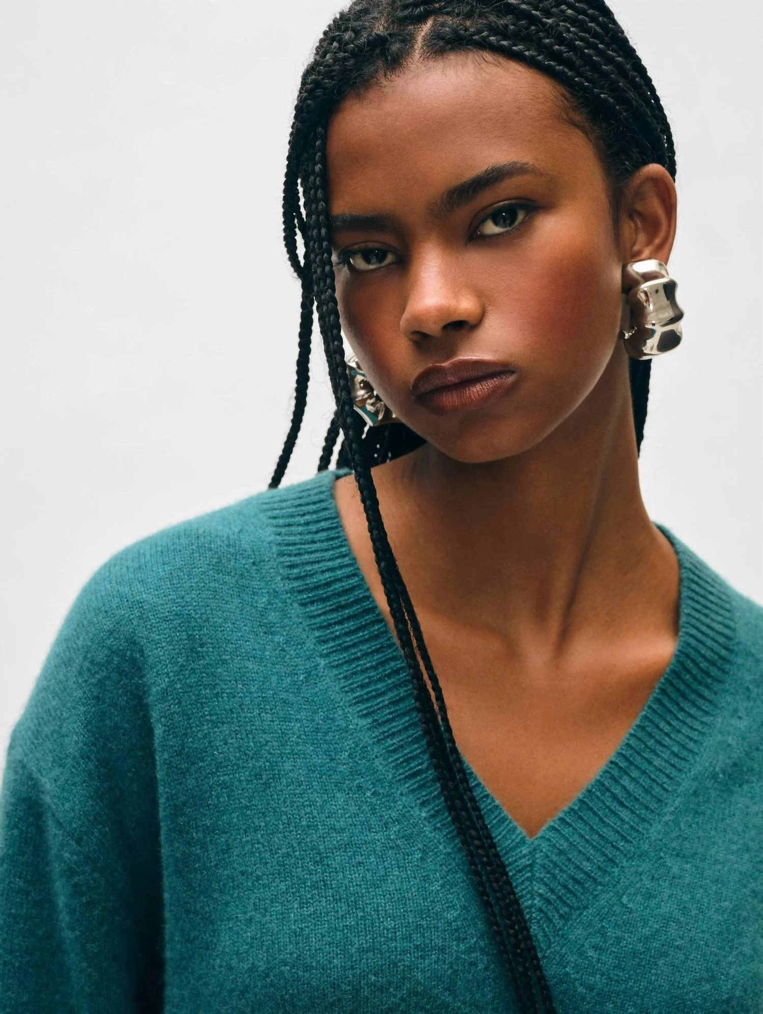 Cashmere Rib Trim V Neck Sweater In Jade Heather