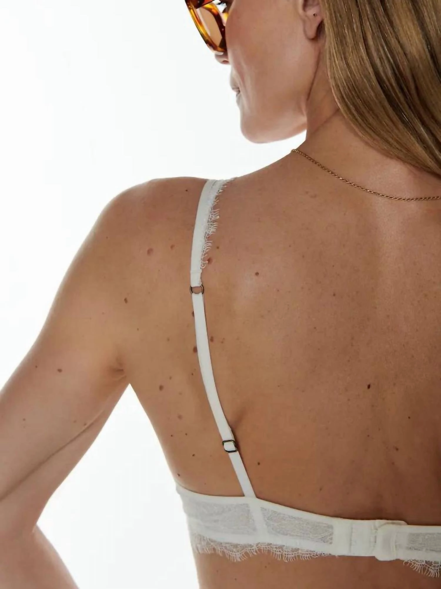 Cher Unpadded Lace Wire Bra In Off White
