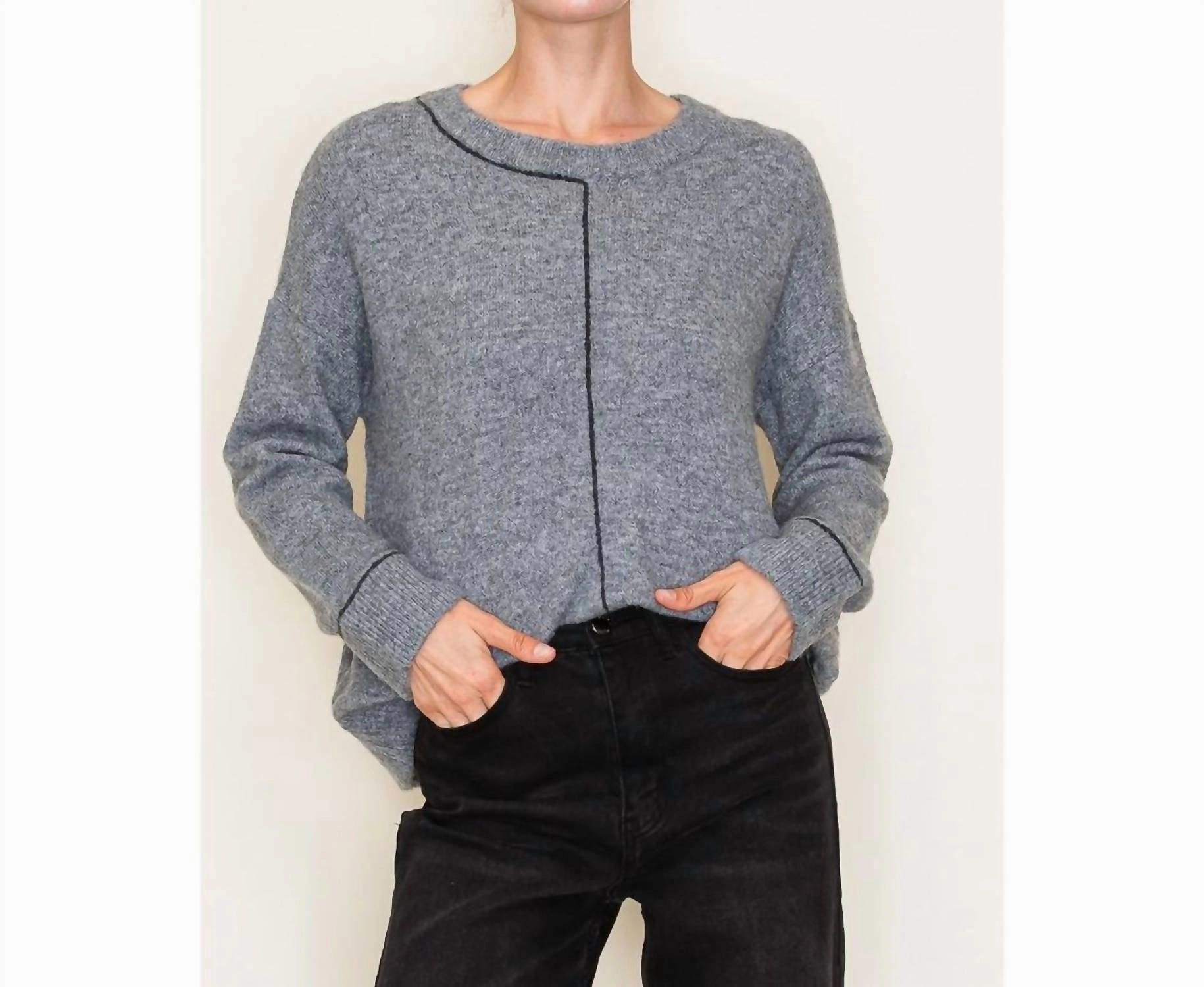 Color Line Detail Crew Neck Pullover Sweater In Charcoal