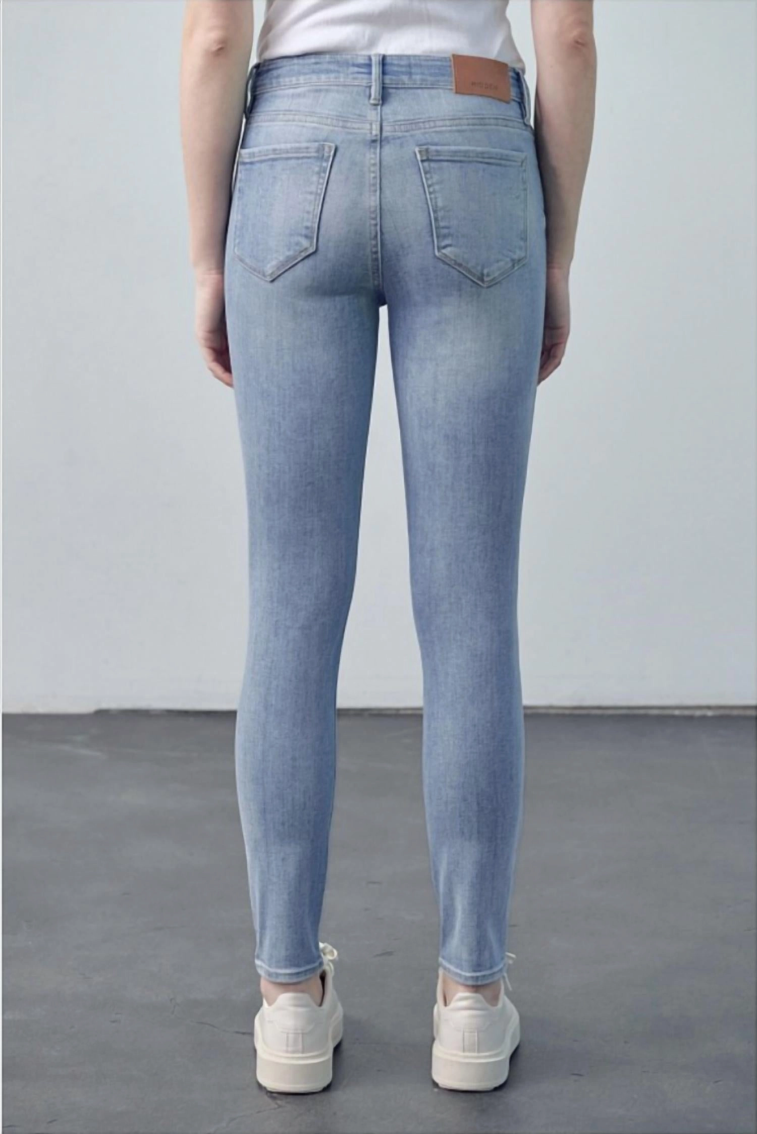 Courtney High Rise Skinny Jean In Light Wash