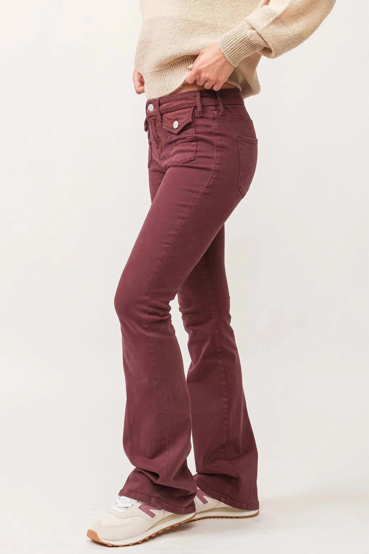 Jaxtyn Bootcut Jeans In Maroon