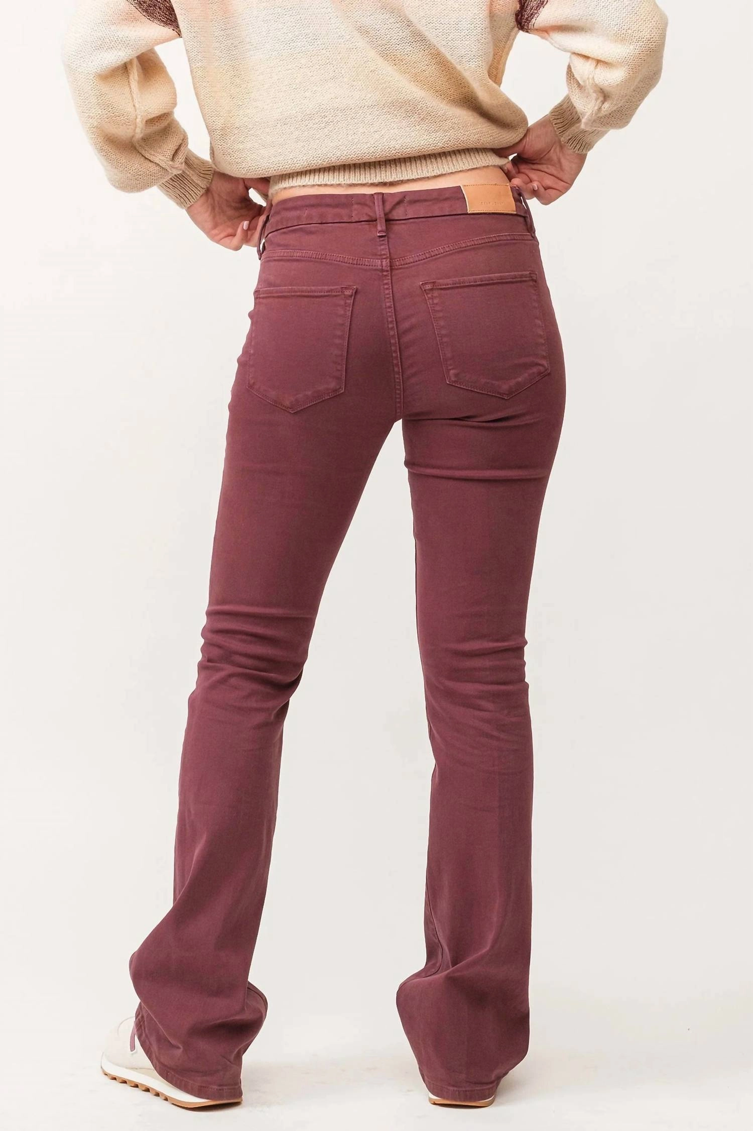 Jaxtyn Bootcut Jeans In Maroon