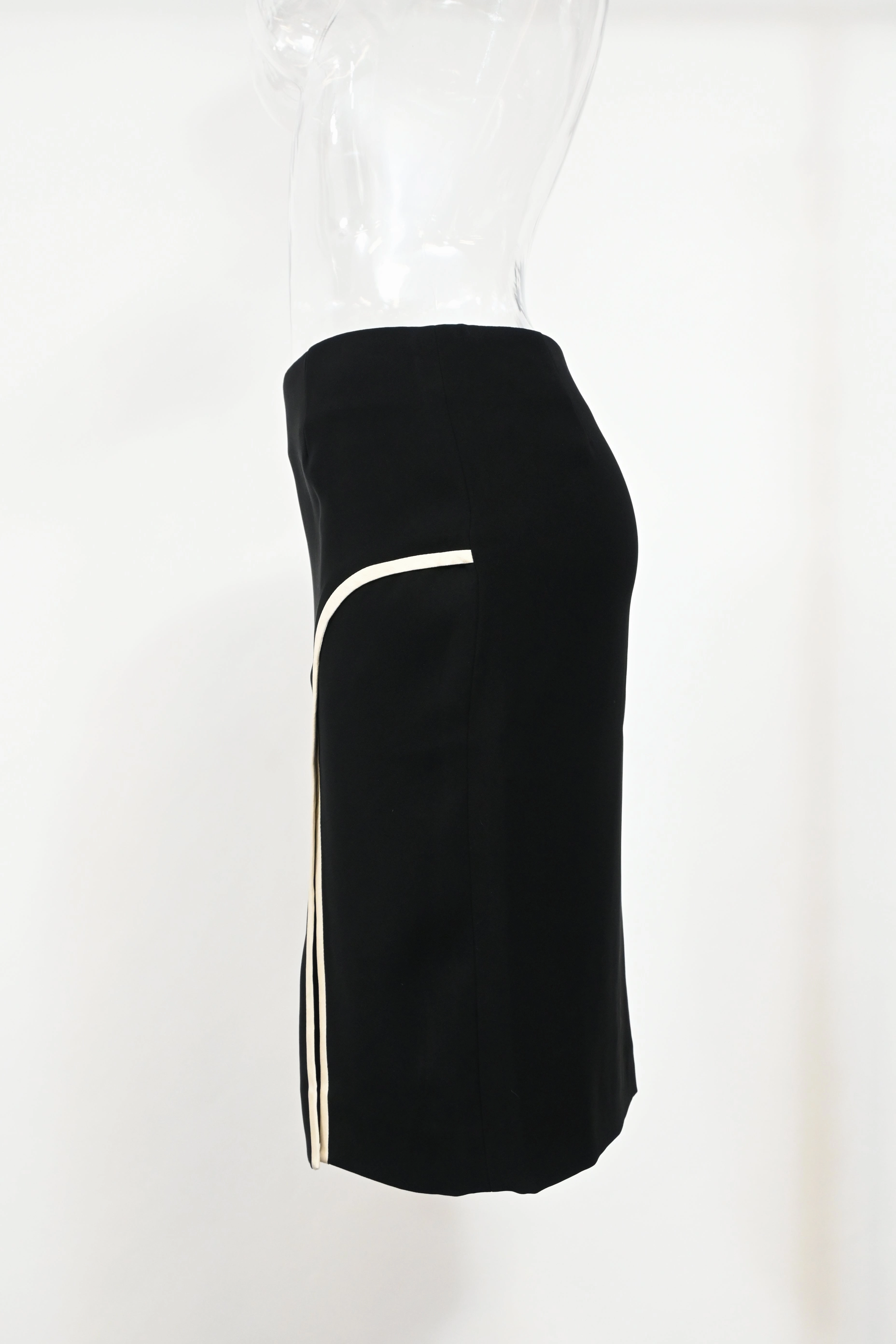 Lanvin Mini Pencil Skirt with Piping in Black Viscose