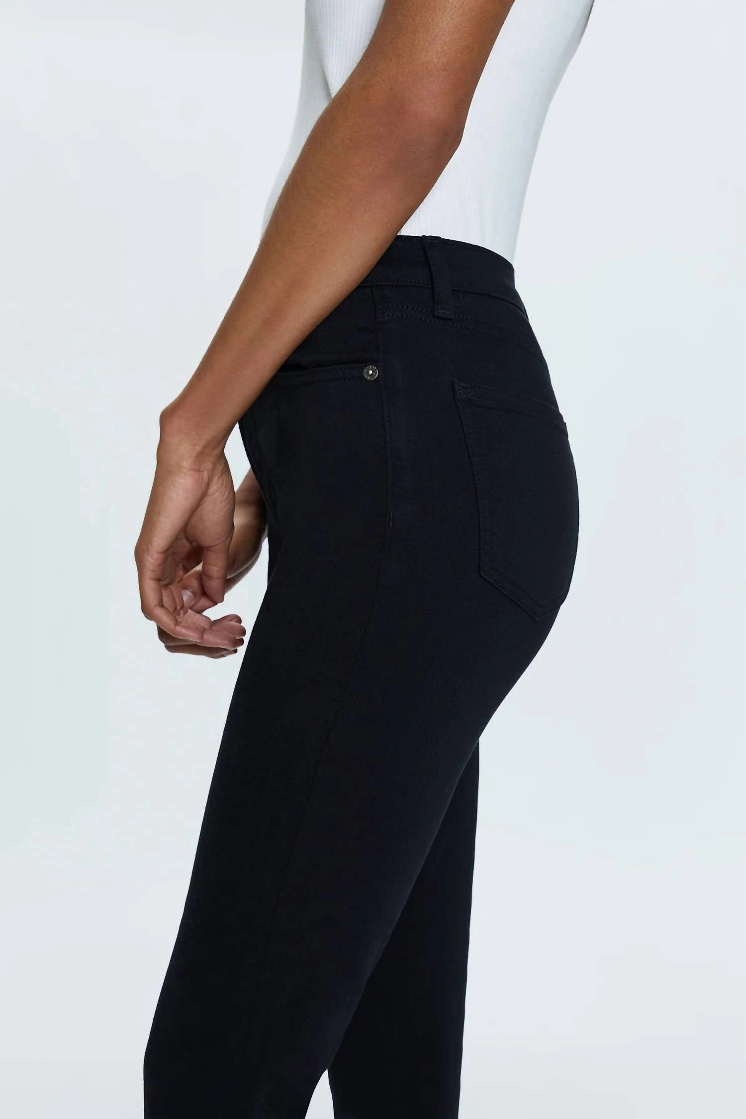 Madi High Rise Modern Slim Jeans In Noir