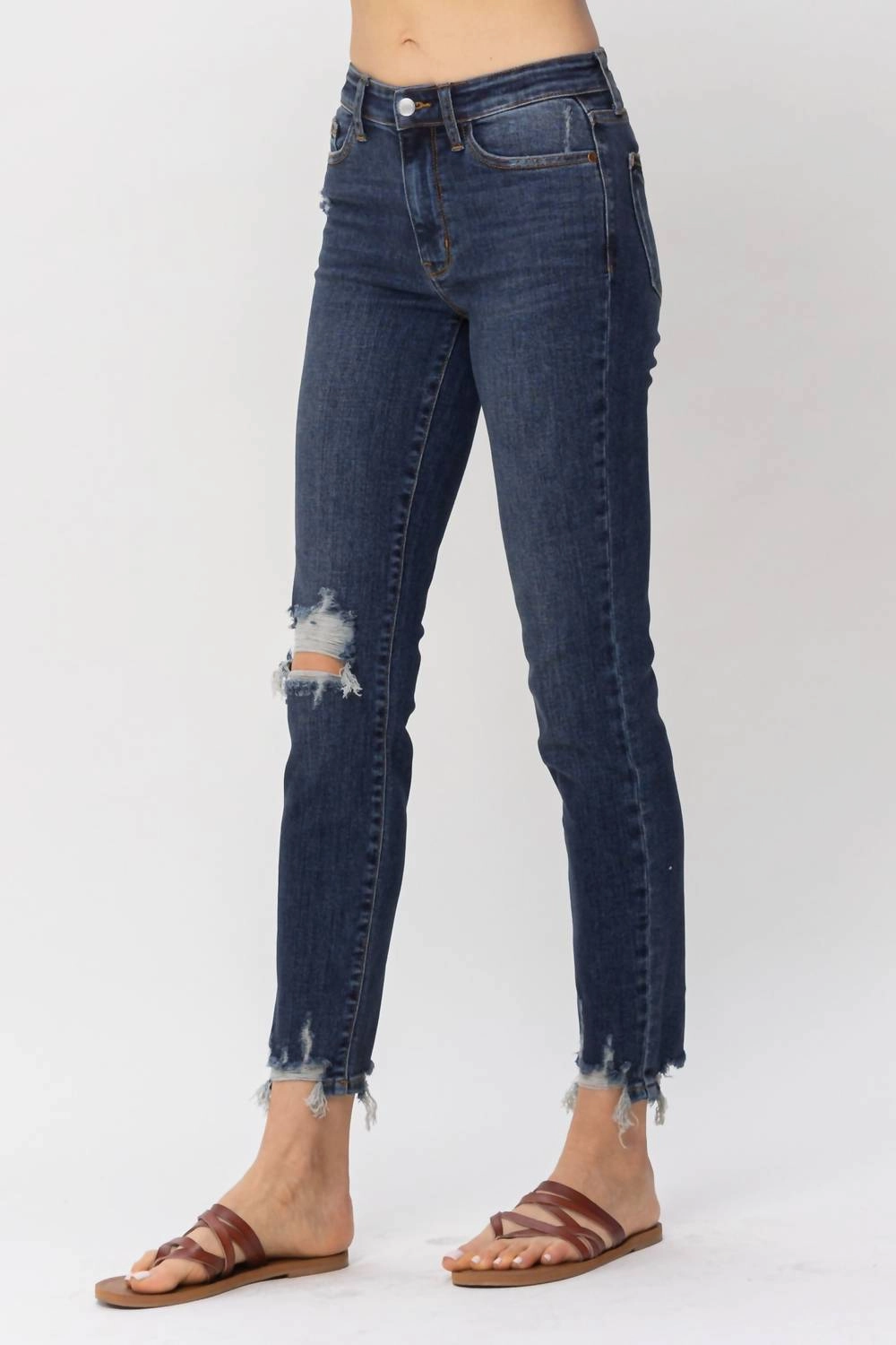 Mid Rise Chopped Hem Relaxed Denim Jeans In Blue