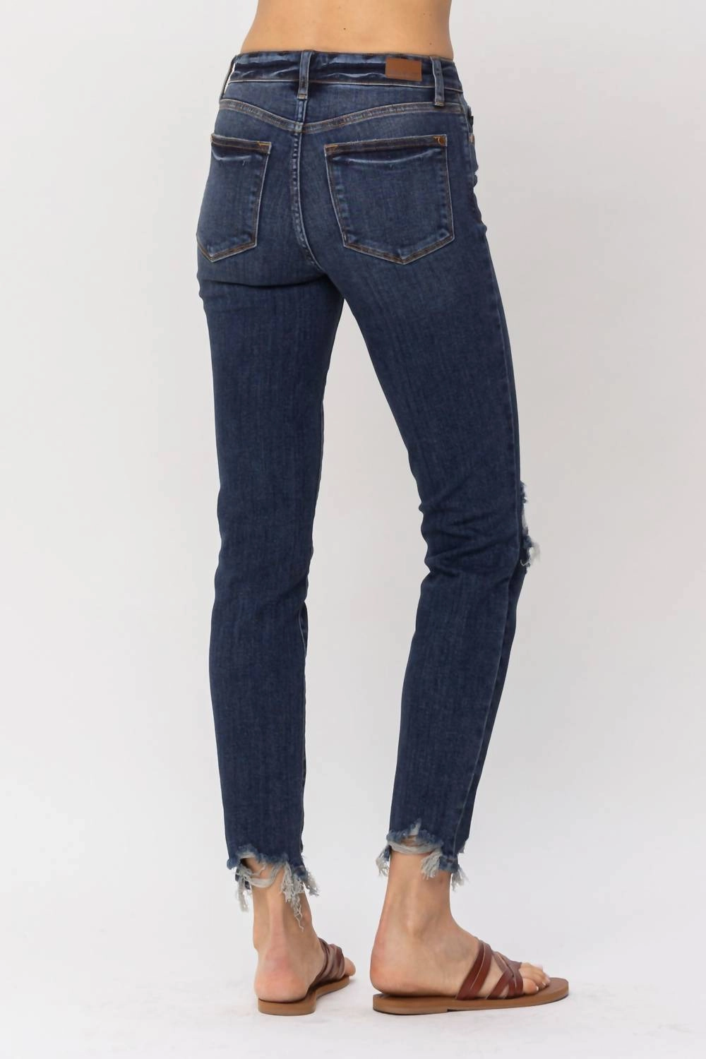 Mid Rise Chopped Hem Relaxed Denim Jeans In Blue