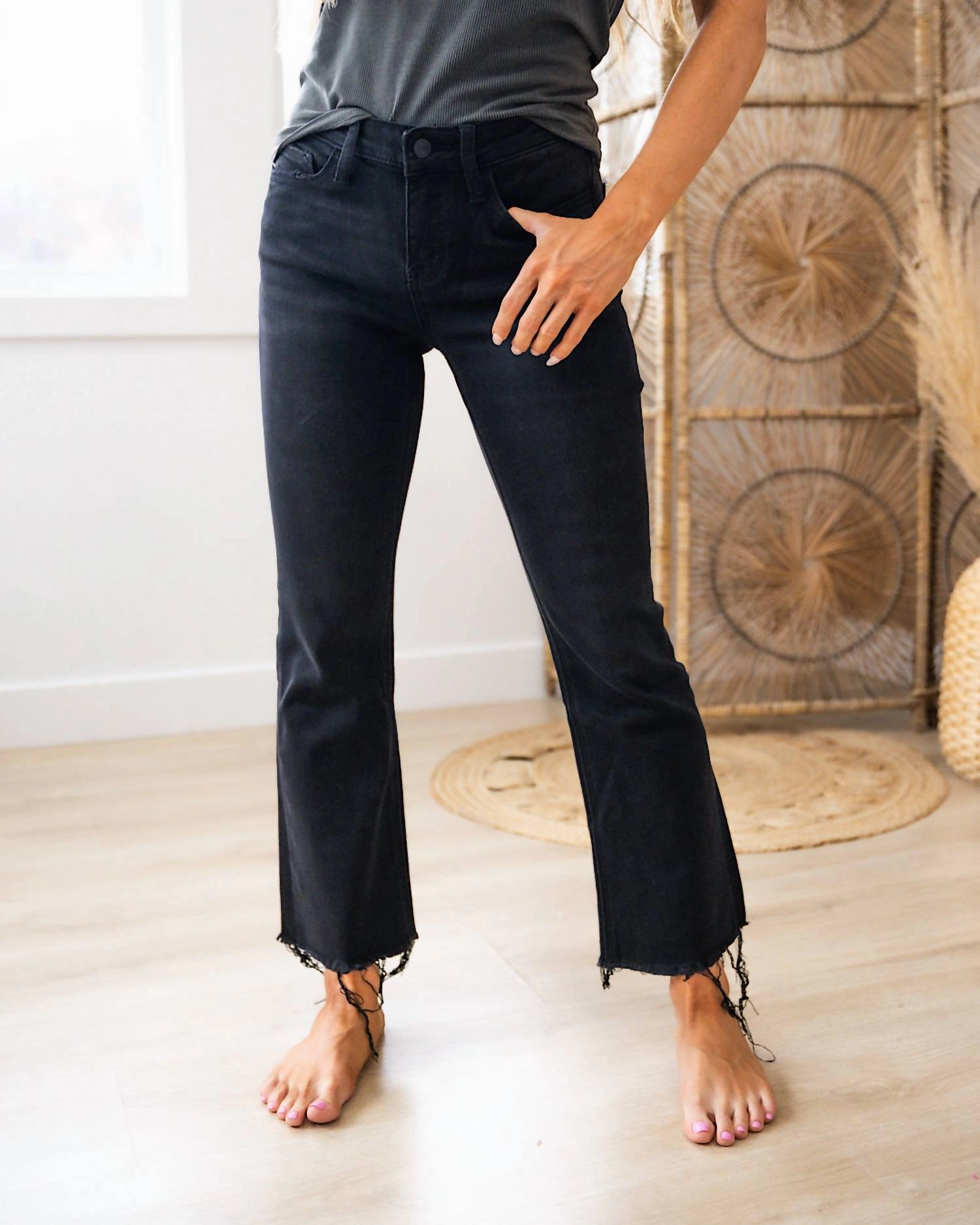 Mid Rise Distressed Hem Crop Jean In Black
