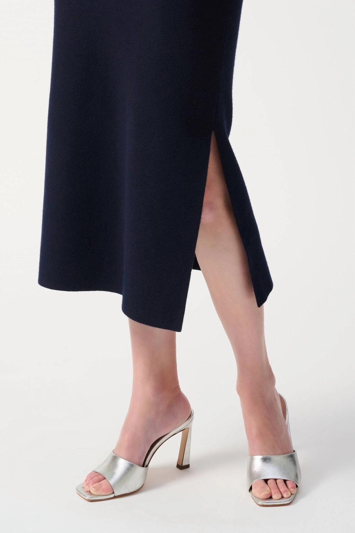 Minimalist High-Rise Midi Skirt In Midnight Blue