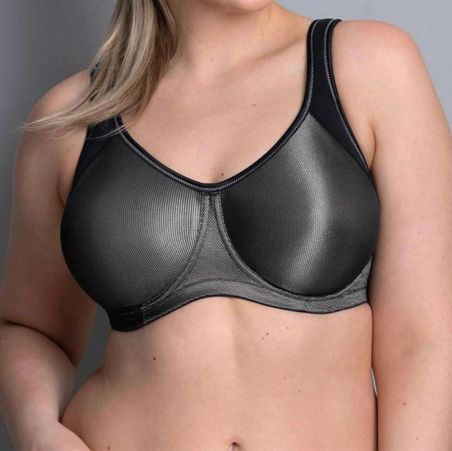 Momentum Underwire Sports Bra In Black
