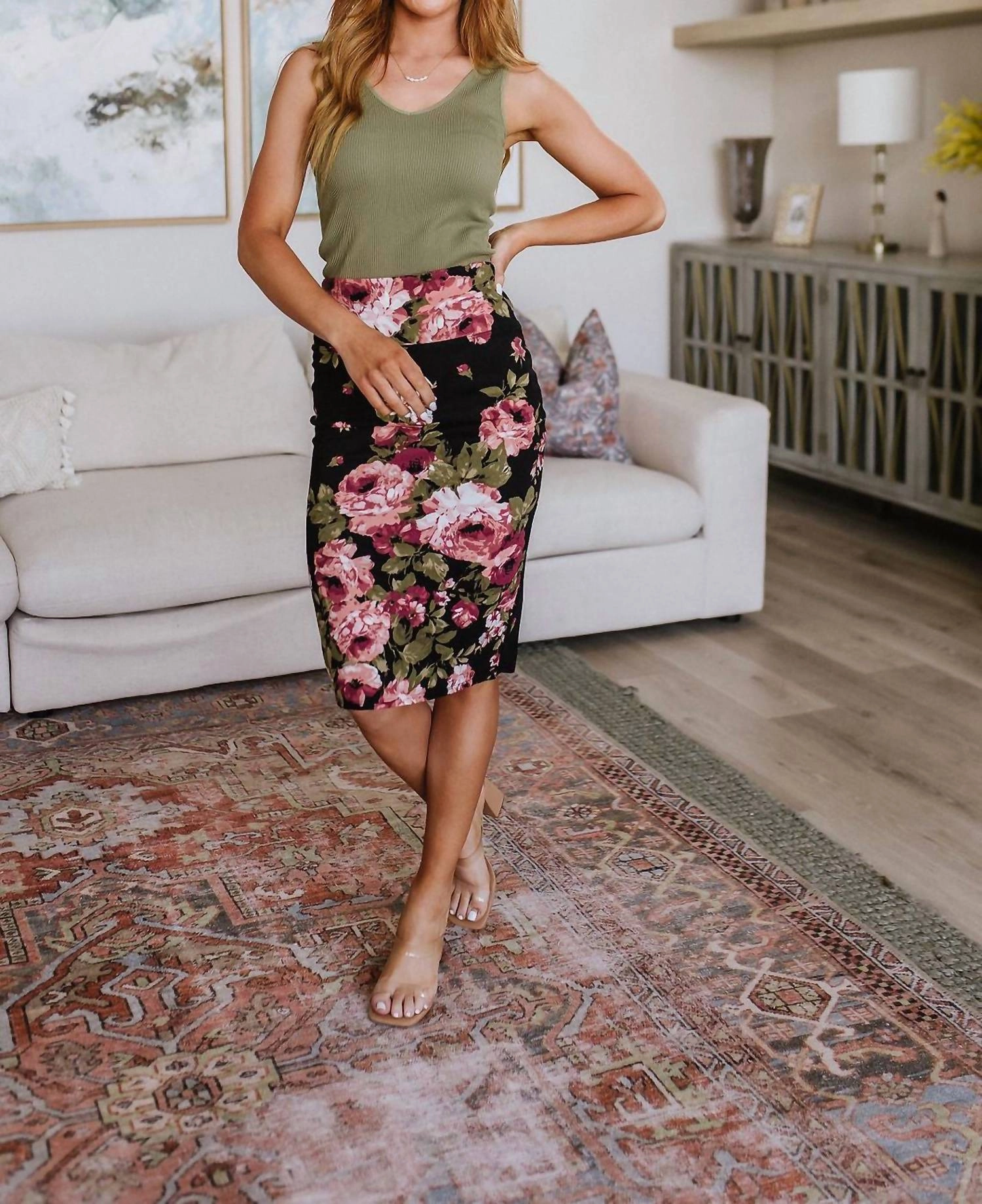 Perfectly Pristine Floral Pencil Skirt In Black
