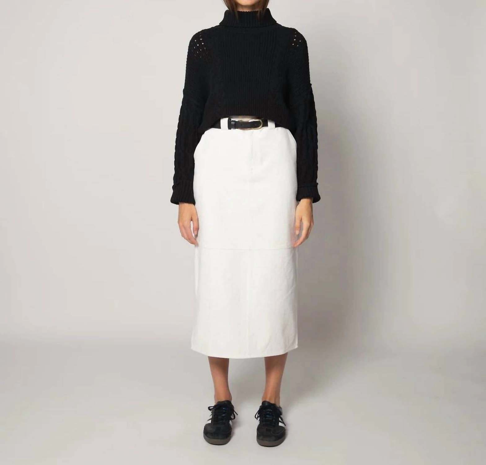 Serah Turtleneck Sweater In Black