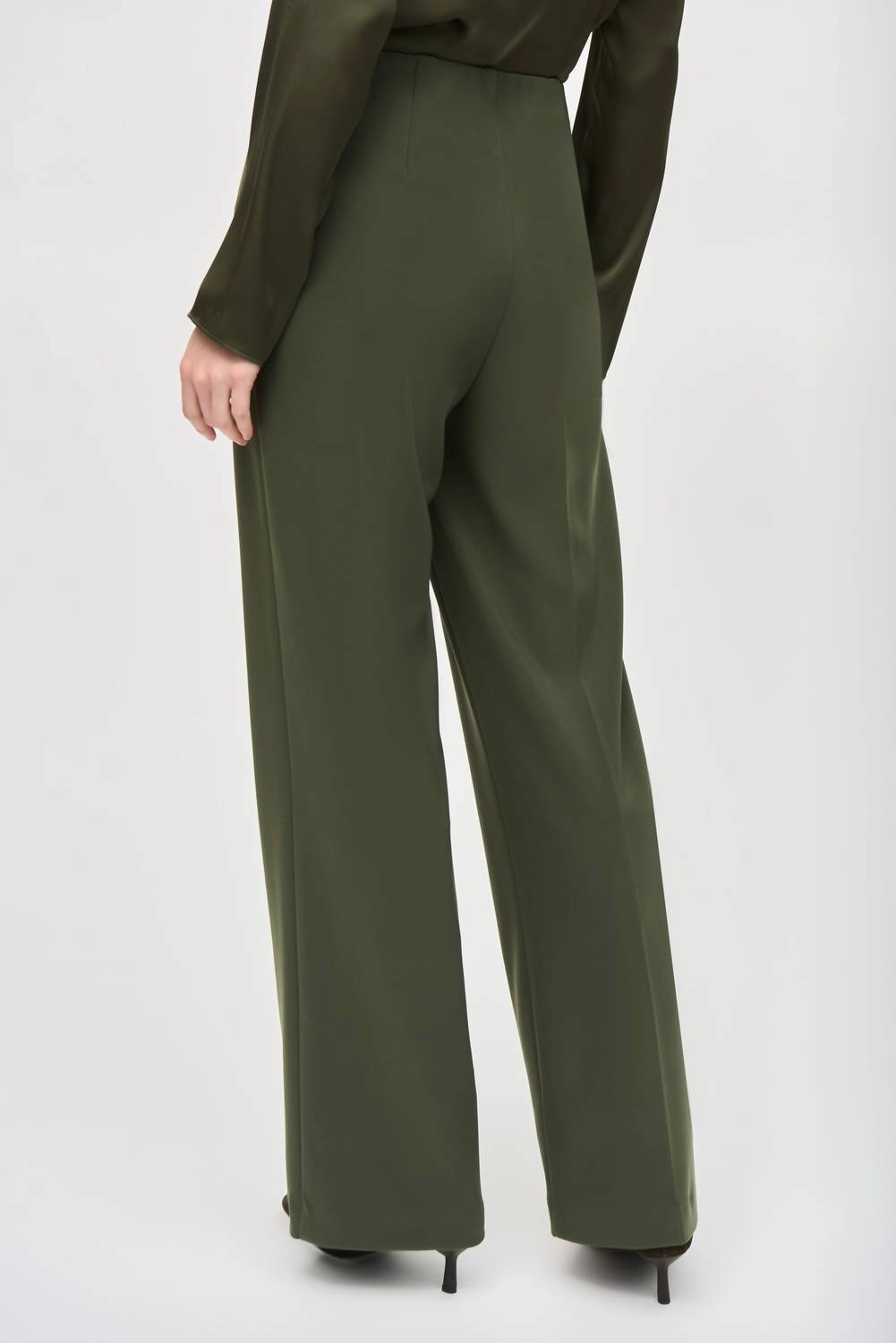 Silky Knit Wide Leg Pant In Iguana