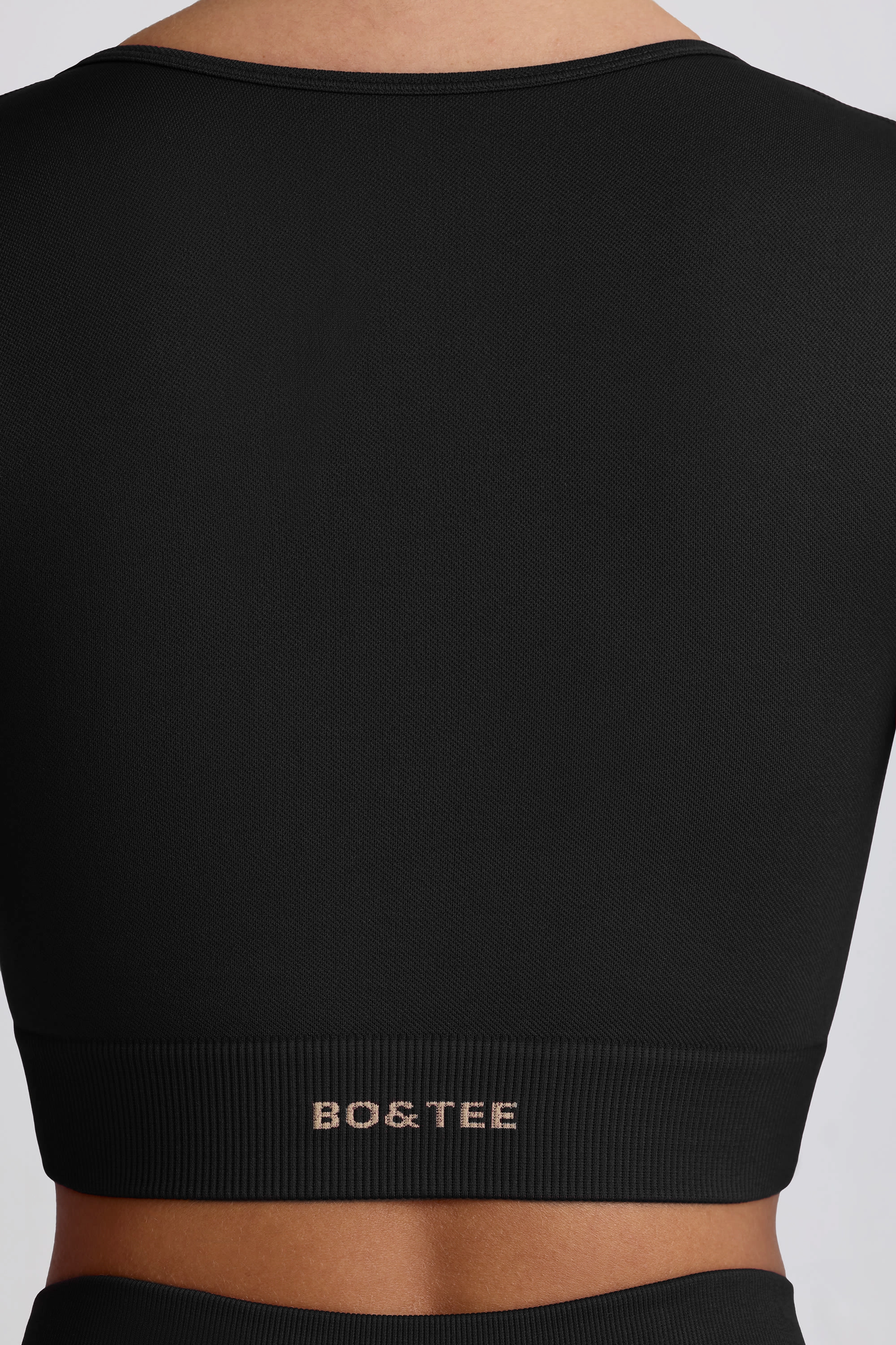 Super Sculpt Seamless Long-Sleeve Crop Top in Black