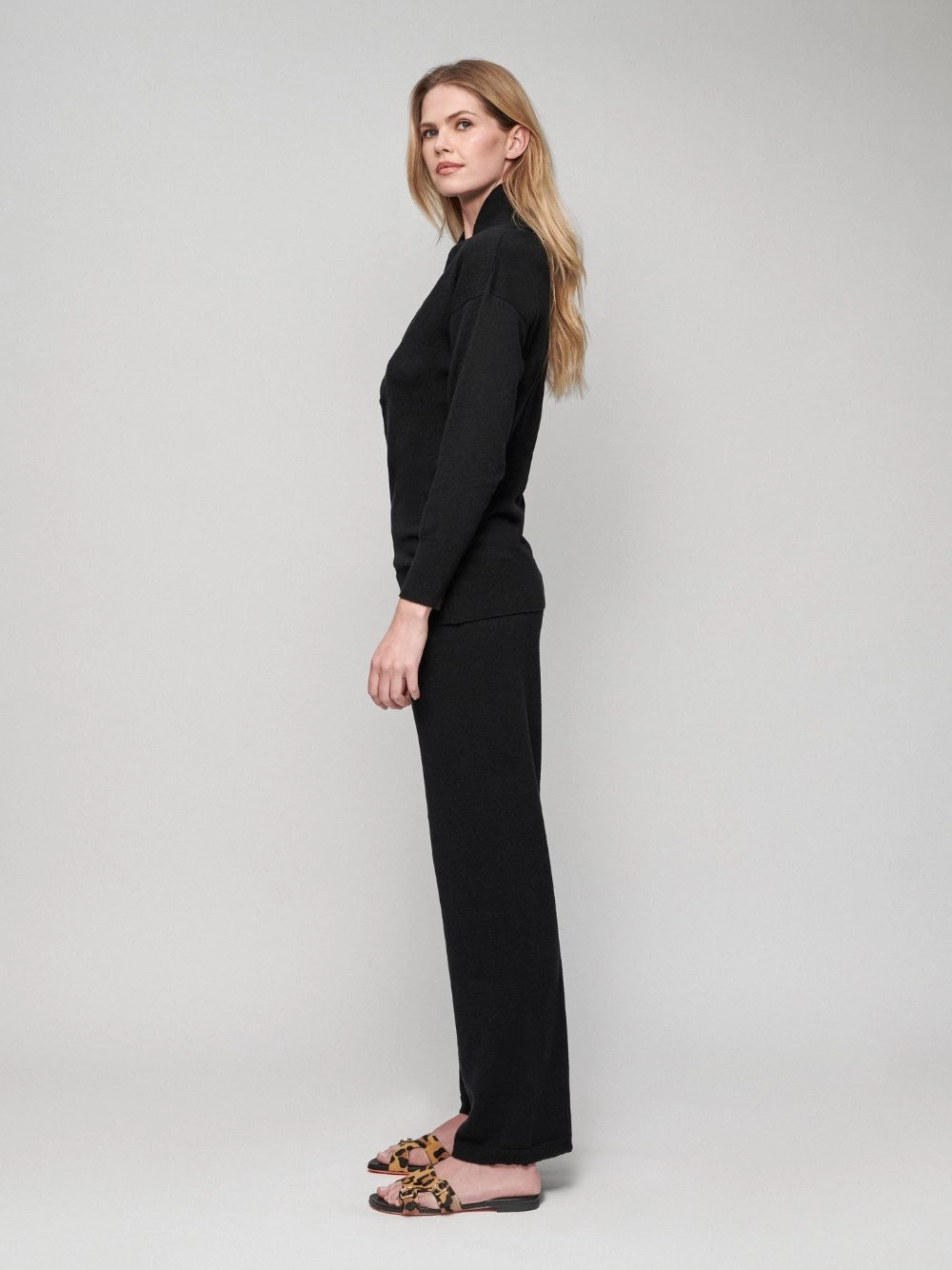 Talassa Black Crossed V-Neck Cashmere Sweater
